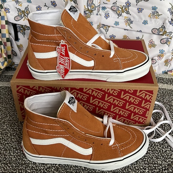 Vans WMNS Sk8-Hi Tapered
Color Theory Meerkat
VN0A7Q62BKQ Sneakers - Picture 2 of 16